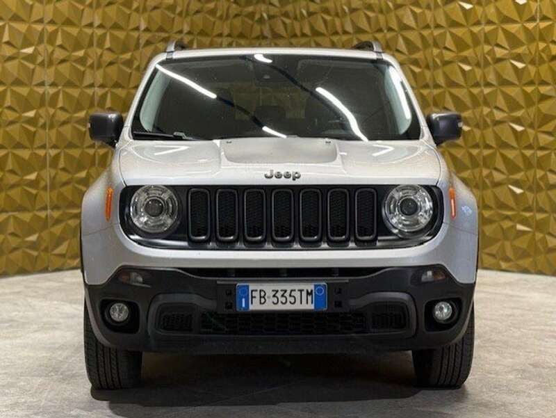 Argento Usata 2015 Jeep Renegade Trailhawk SUV | 12.900 € (Buon prezzo) - Immagine 1/4