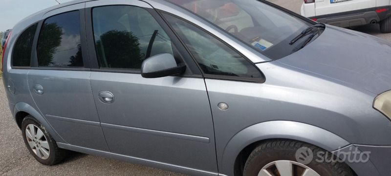Grigio Usata 2006 Opel Meriva Monovolume | 2500 € - Immagine 1/4