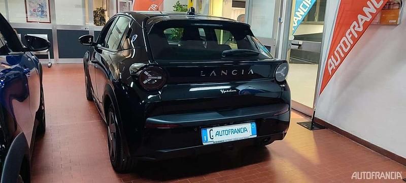 Nuova Lancia Ypsilon 110 CV (80 kW) 2025 Nero Utilitaria