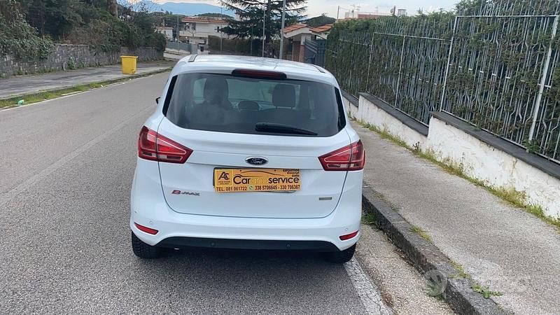 Begagnad Ford B-MAX Titanium 100 HK (73 kW) 2014 Vit Minibuss