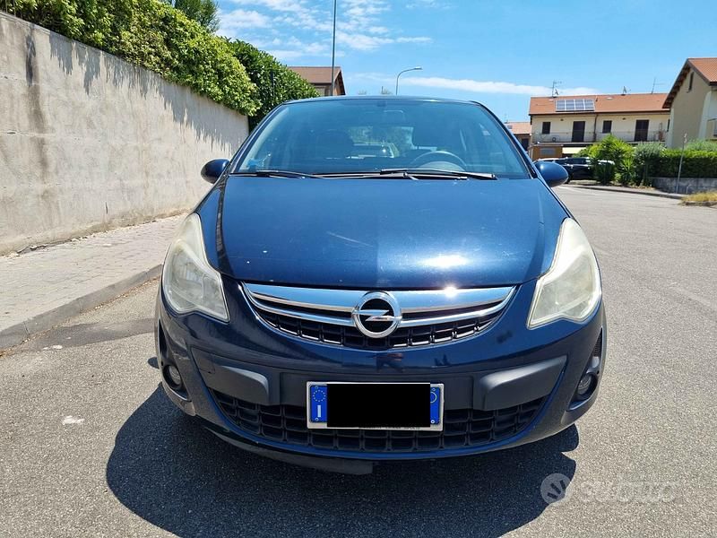 Usata Opel Corsa 85 CV (62 kW) 2012 Blu Berlina