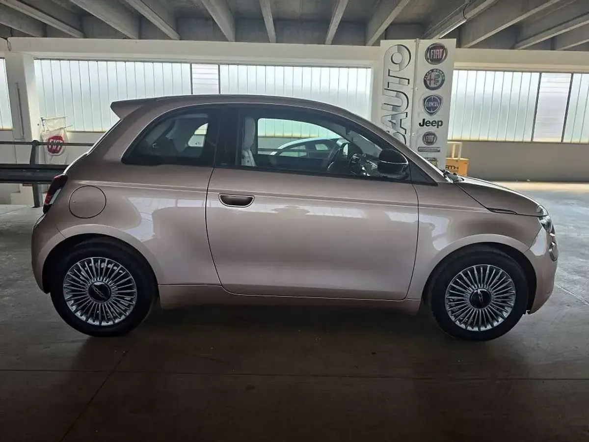 Nuova Fiat 500 Icon 65 CV (47 kW) 2026 Rose gold Utilitaria