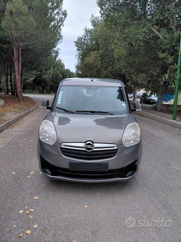 Usata Opel Combo 105 CV (77 kW) 2013 Grigio Monovolume