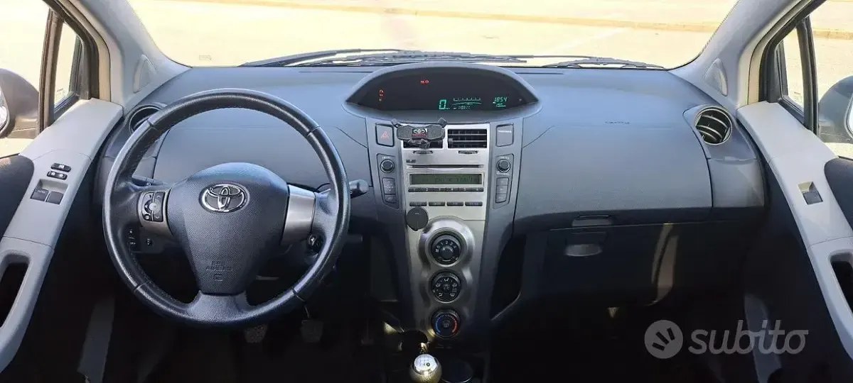 Usata Toyota Yaris 69 CV (50 kW) 2009 Grigio Utilitaria
