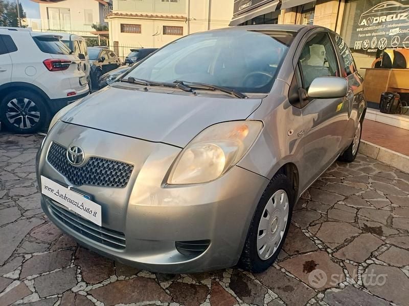 Usata Toyota Yaris 89 CV (65 kW) 2006 Grigio Berlina