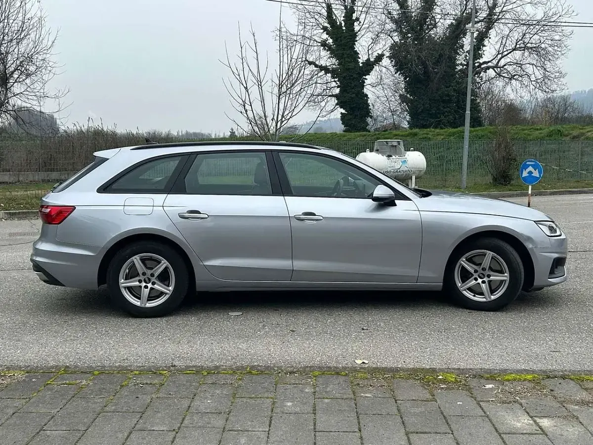 Usata Audi A4 Business 136 CV (100 kW) 2021 Grigio Berlina