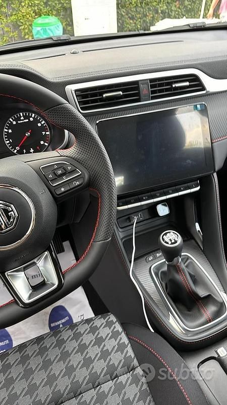 Usata MG ZS Comfort 107 CV (78 kW) 2024 Grigio Berlina