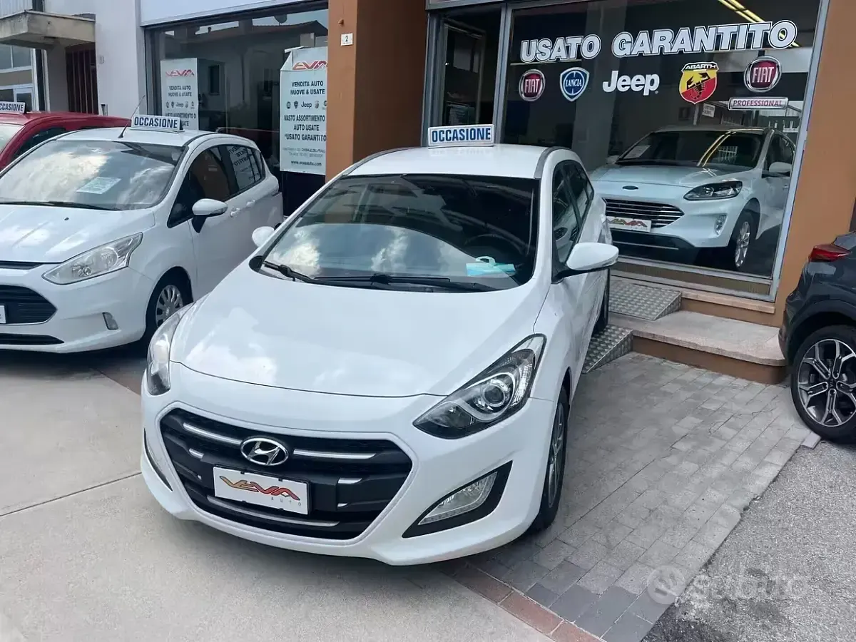 Usata Hyundai i30 Comfort 110 CV (80 kW) 2015 Bianco Station wagon