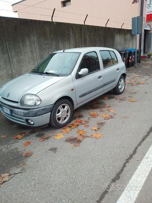 Usata Renault Clio II 2001 Berlina