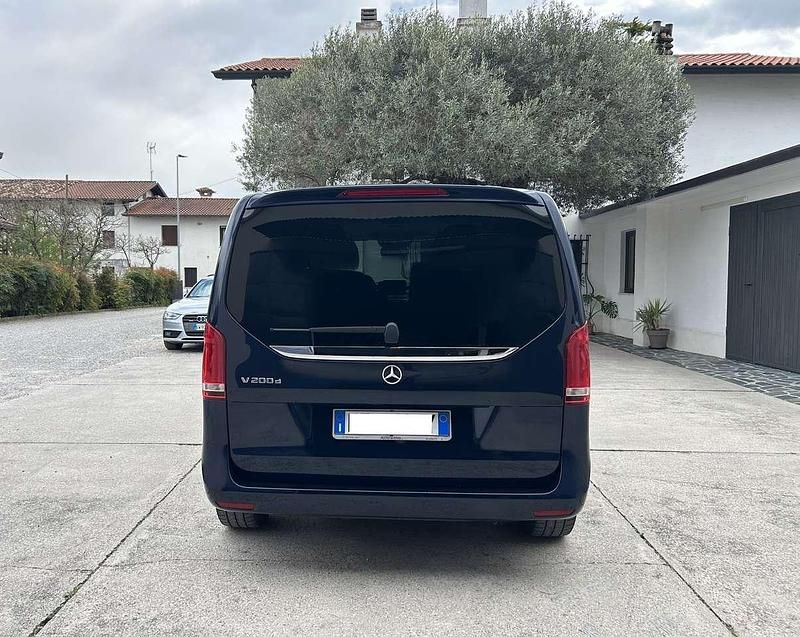 Usado Mercedes V200 136 CV (100 kW) 2016 Azul Monovolumen