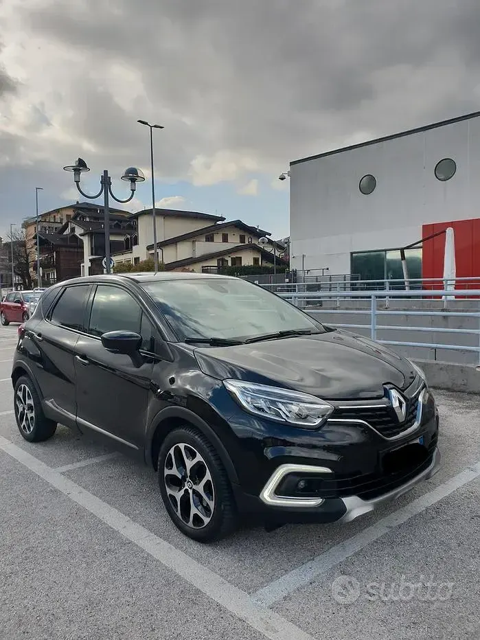 Usata Renault Captur 110 CV (80 kW) 2017 Nero SUV
