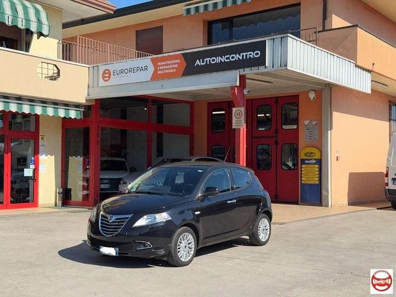 Usata Lancia Ypsilon Gold 95 CV (69 kW) 2015 Nero Utilitaria