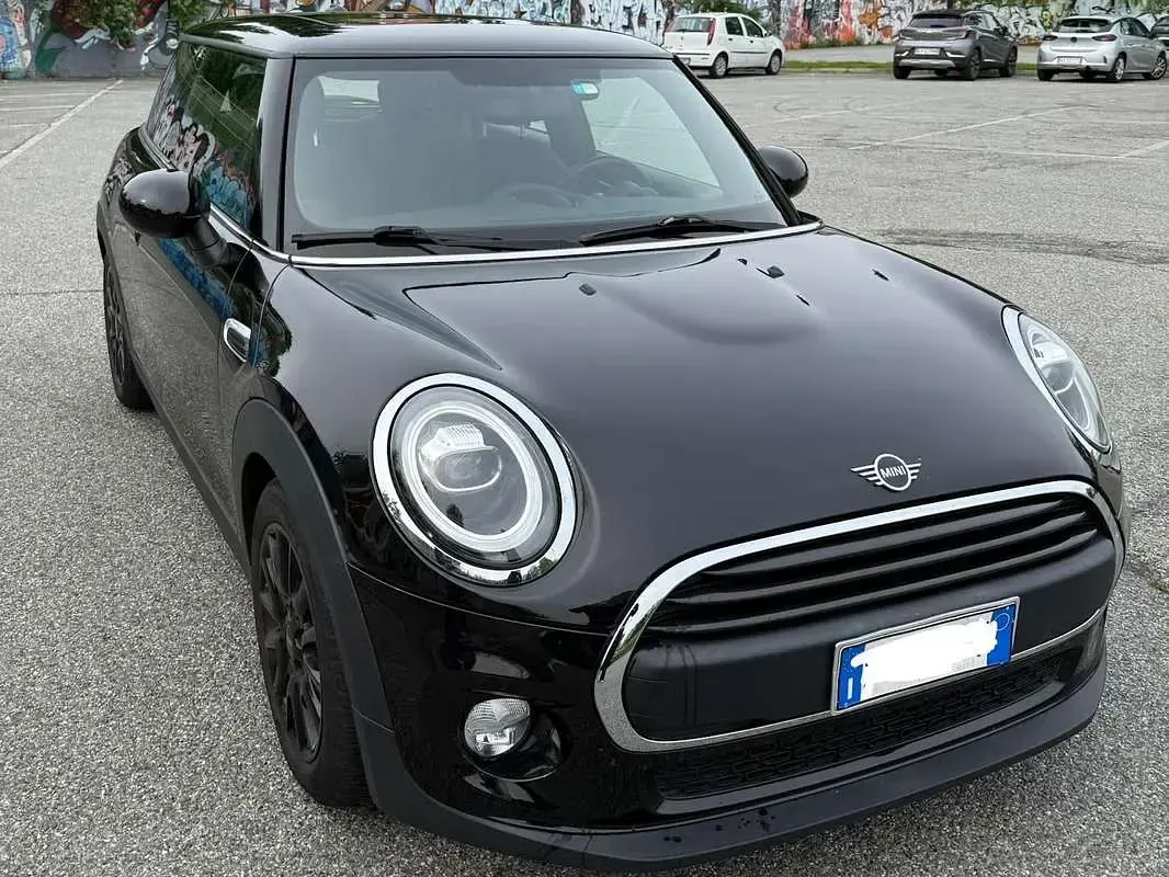 Usata Mini ONE 102 CV (75 kW) 2019 Nero Utilitaria