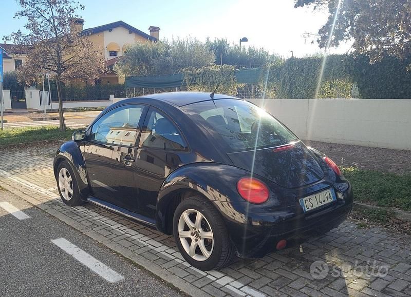 Usata VW New Beetle 2005 Nero Utilitaria