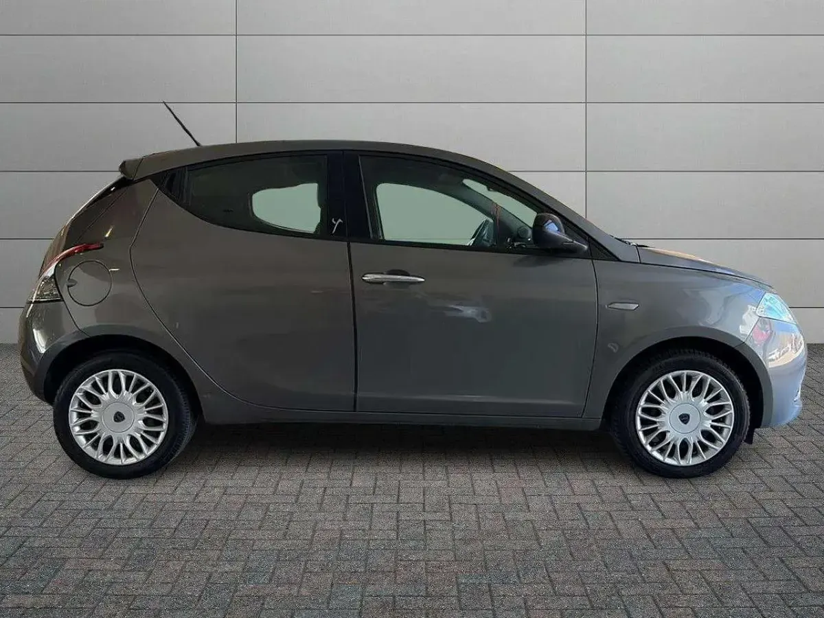 Usata Lancia Ypsilon Gold 95 CV (69 kW) 2017 Grigio Utilitaria