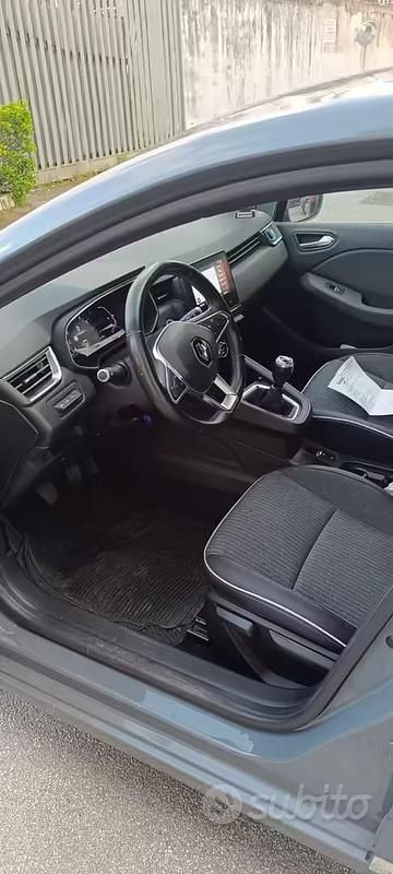 Usata Renault Clio V Intens 100 CV (73 kW) 2020 Grigio Utilitaria