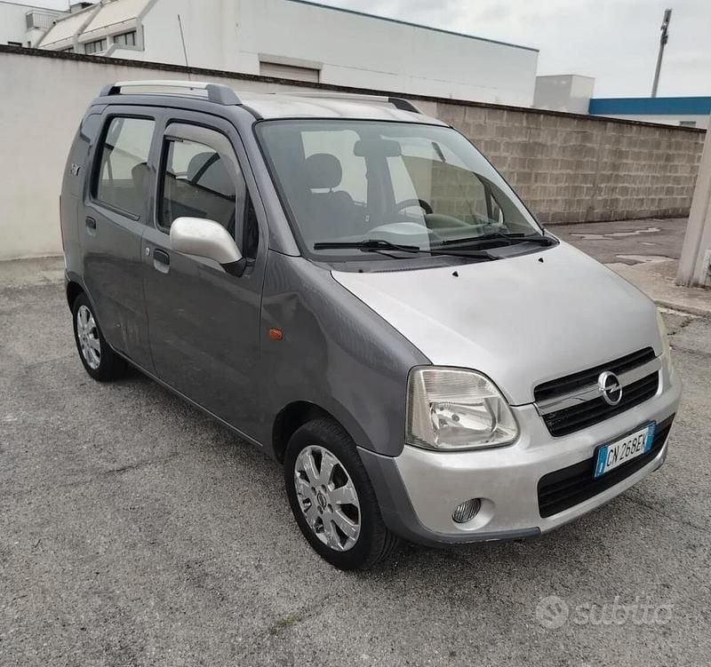 Usata Opel Agila 69 CV (50 kW) 2004 Grigio Monovolume