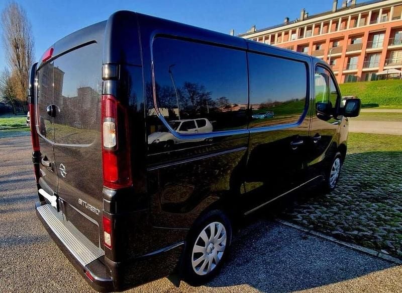 Usata Opel Vivaro 125 CV (91 kW) 2019 Nero Monovolume