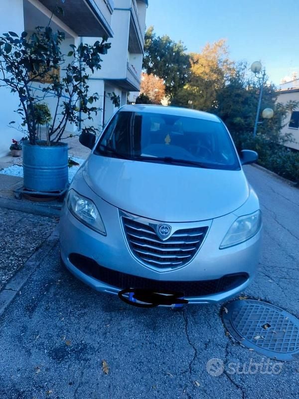 Usata Lancia Ypsilon 80 CV (58 kW) 2013 Grigio Utilitaria