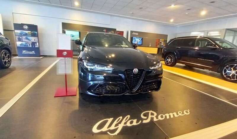 Nero vulcano Nuova 2025 Alfa Romeo Giulia Veloce Tre volumi | 45.950 € (Super prezzo) - Immagine 1/4