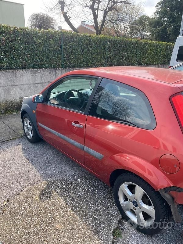 Usata Ford Fiesta 2006 Utilitaria