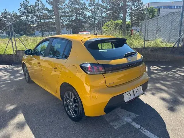 Usata Peugeot 208 Active 101 CV (74 kW) 2022 Giallo metallizzato Utilitaria