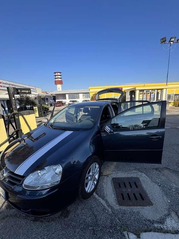 Usata VW Golf V Highline 105 CV (77 kW) 2007 Berlina