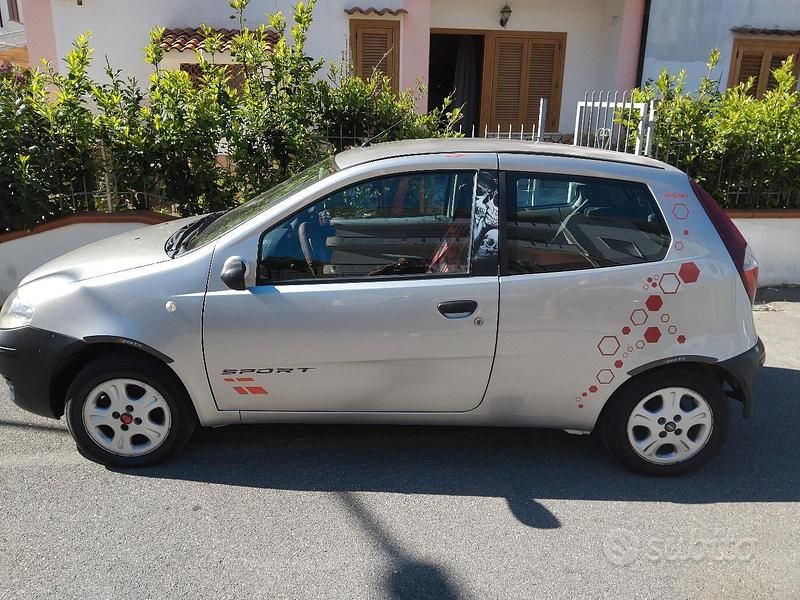 Usata Fiat Punto 80 CV (58 kW) 2004 Grigio Utilitaria