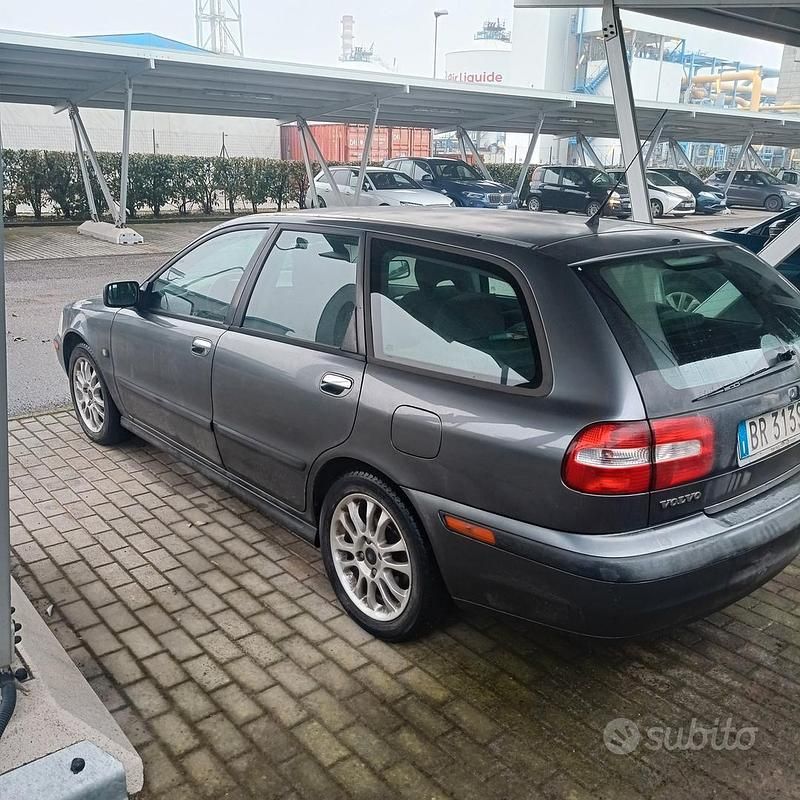Usata Volvo V40 122 CV (89 kW) 2001 Grigio Station wagon