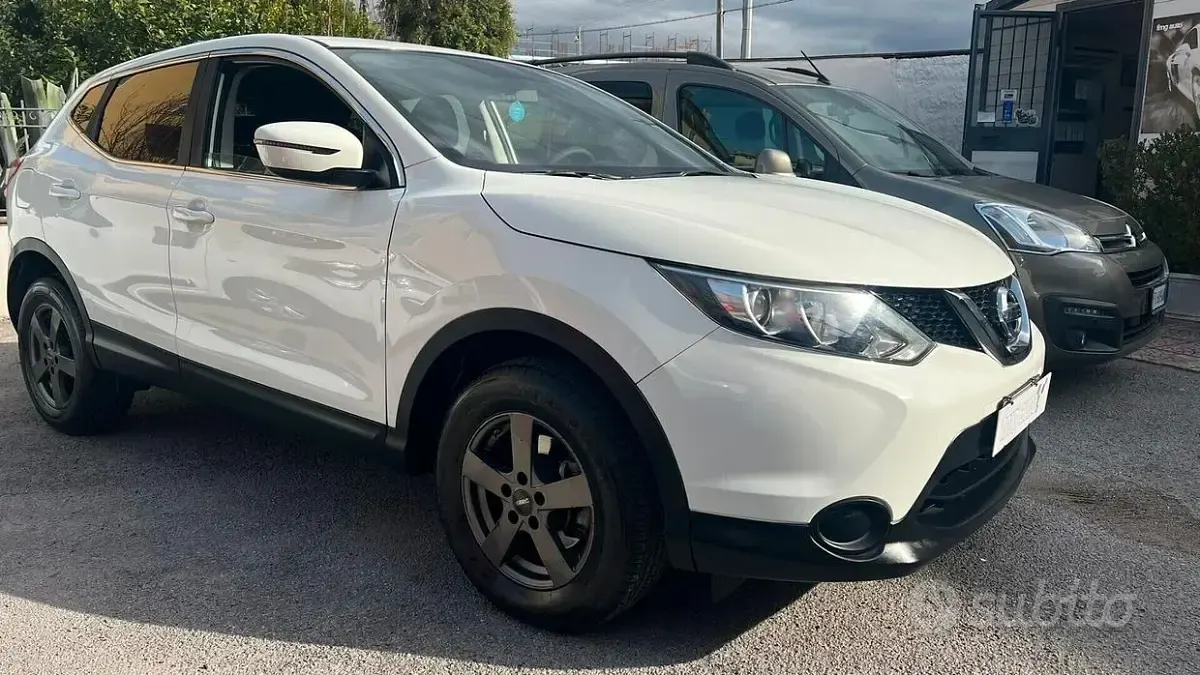 Usata Nissan Qashqai Visia 116 CV (85 kW) 2015 Bianco SUV