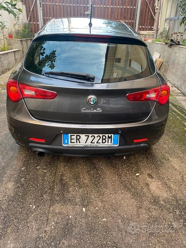 Usata Alfa Romeo Giulietta Exclusive 105 CV (77 kW) 2013 Grigio Berlina