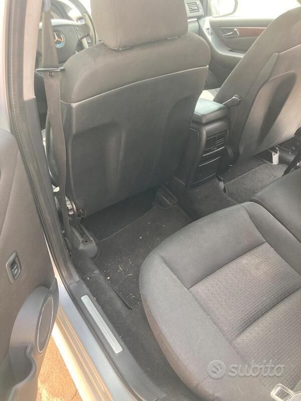 Grigio Usata 2008 Mercedes 180 Tre volumi | 1700 € (Ottimo prezzo) - Immagine 1/4