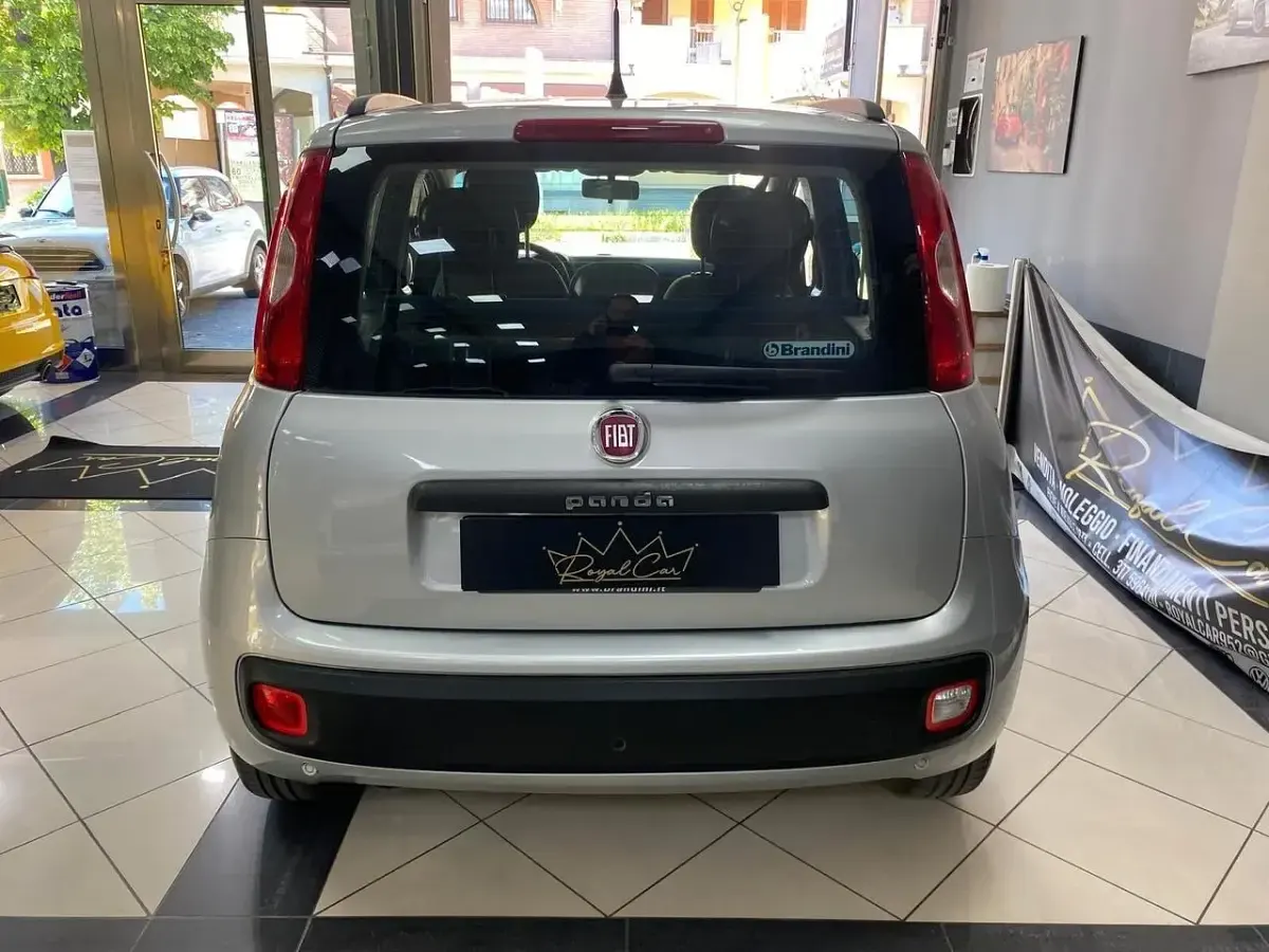 Usado Fiat Panda Easy 75 HP (55 kW) 2015 Prateado Citadino