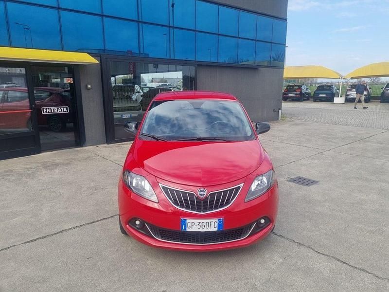 Usata Lancia Ypsilon Gold 69 CV (50 kW) 2023 Rosso / pastello Utilitaria