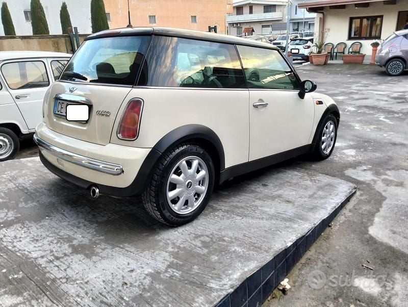 Usata Mini Cooper 115 CV (84 kW) 2003 Beige Utilitaria