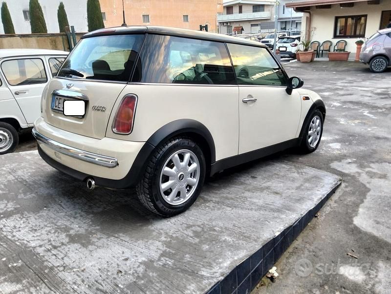 Begagnad Mini Cooper 116 HK (85 kW) 2003 Beige Halvkombi