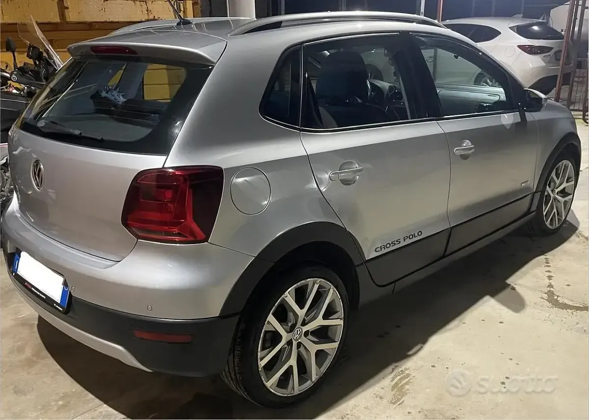 Usata VW Polo Cross 90 CV (66 kW) 2017 Grigio Utilitaria