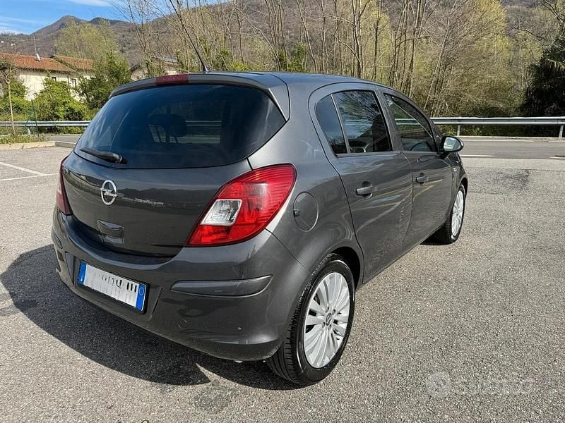 Usata Opel Corsa 86 CV (63 kW) 2011 Grigio Utilitaria