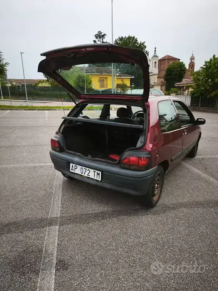 Usata Renault Clio 54 CV (39 kW) 1997 Rosso Utilitaria