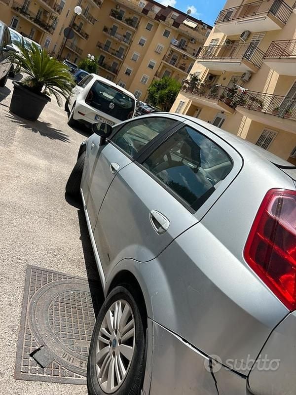 Usado Fiat Grande Punto 65 HP (47 kW) 2006 Cinzento Citadino