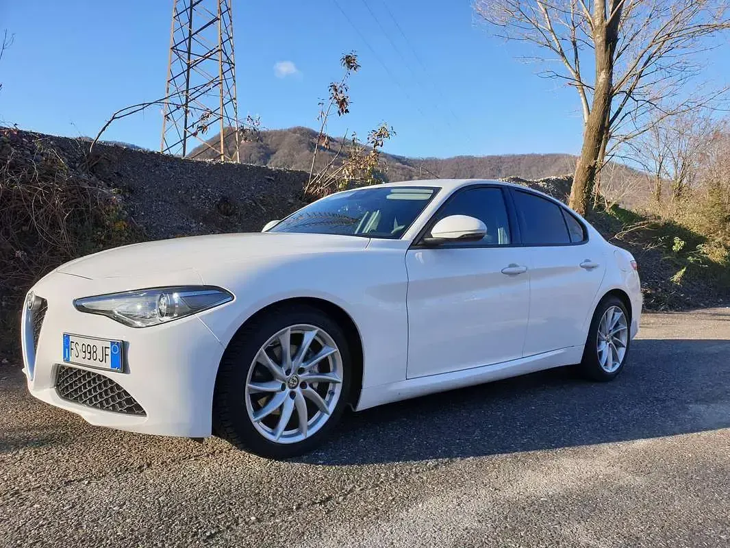 Usata Alfa Romeo Giulia Super 179 CV (131 kW) 2018 Bianco Berlina
