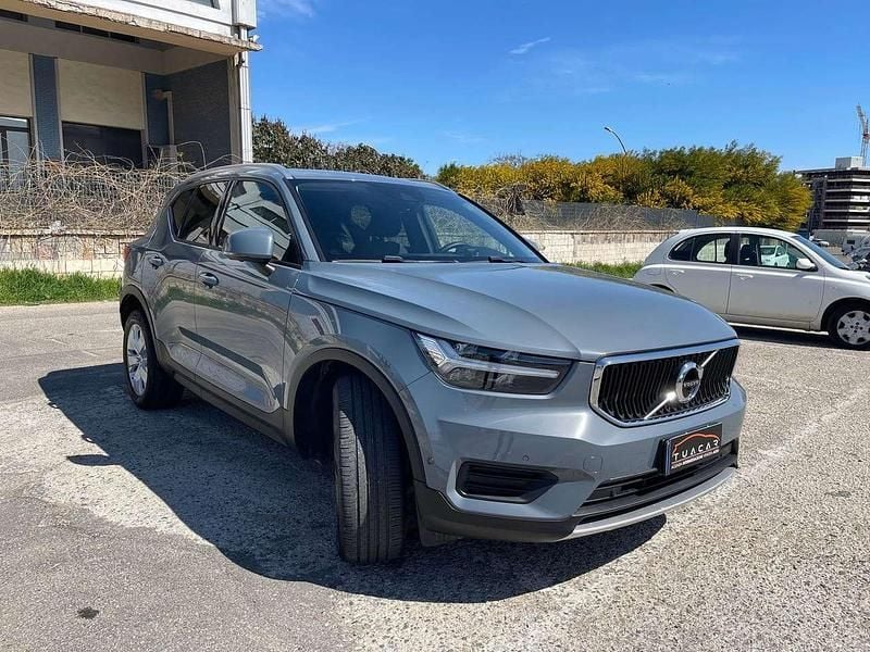 Usata Volvo XC40 Momentum 163 CV (119 kW) 2022 Grigio SUV