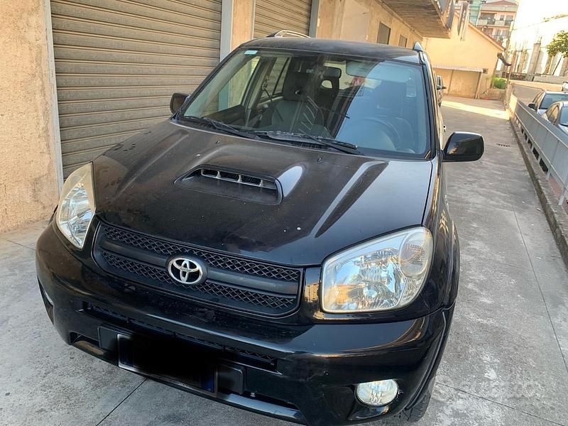 Nero Usata 2005 Toyota RAV4 Sol SUV | 5000 € (Buon prezzo) - Immagine 1/4