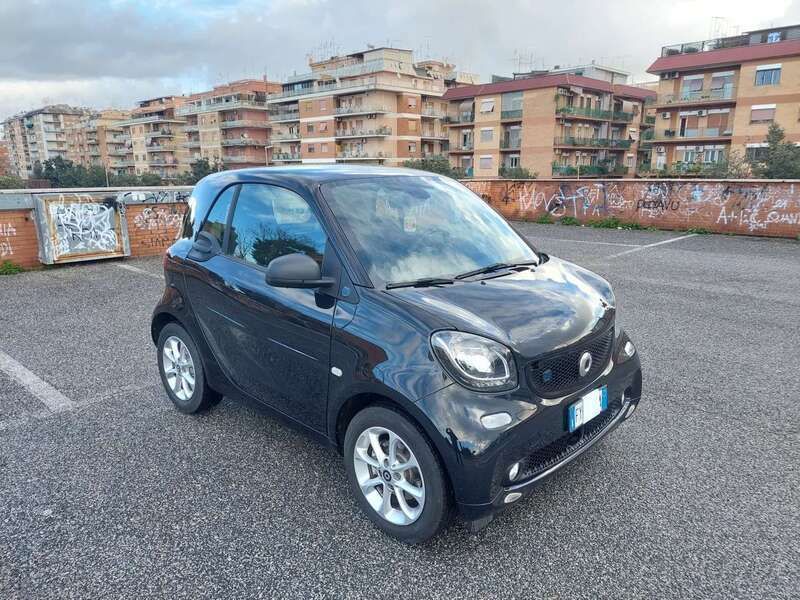 Usata Smart ForTwo Electric Drive Passion 41 kW (56 CV) 2019 Nero Utilitaria