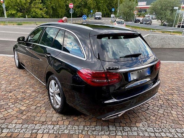 Usata Mercedes C200 160 CV (117 kW) 2019 Nero Station wagon