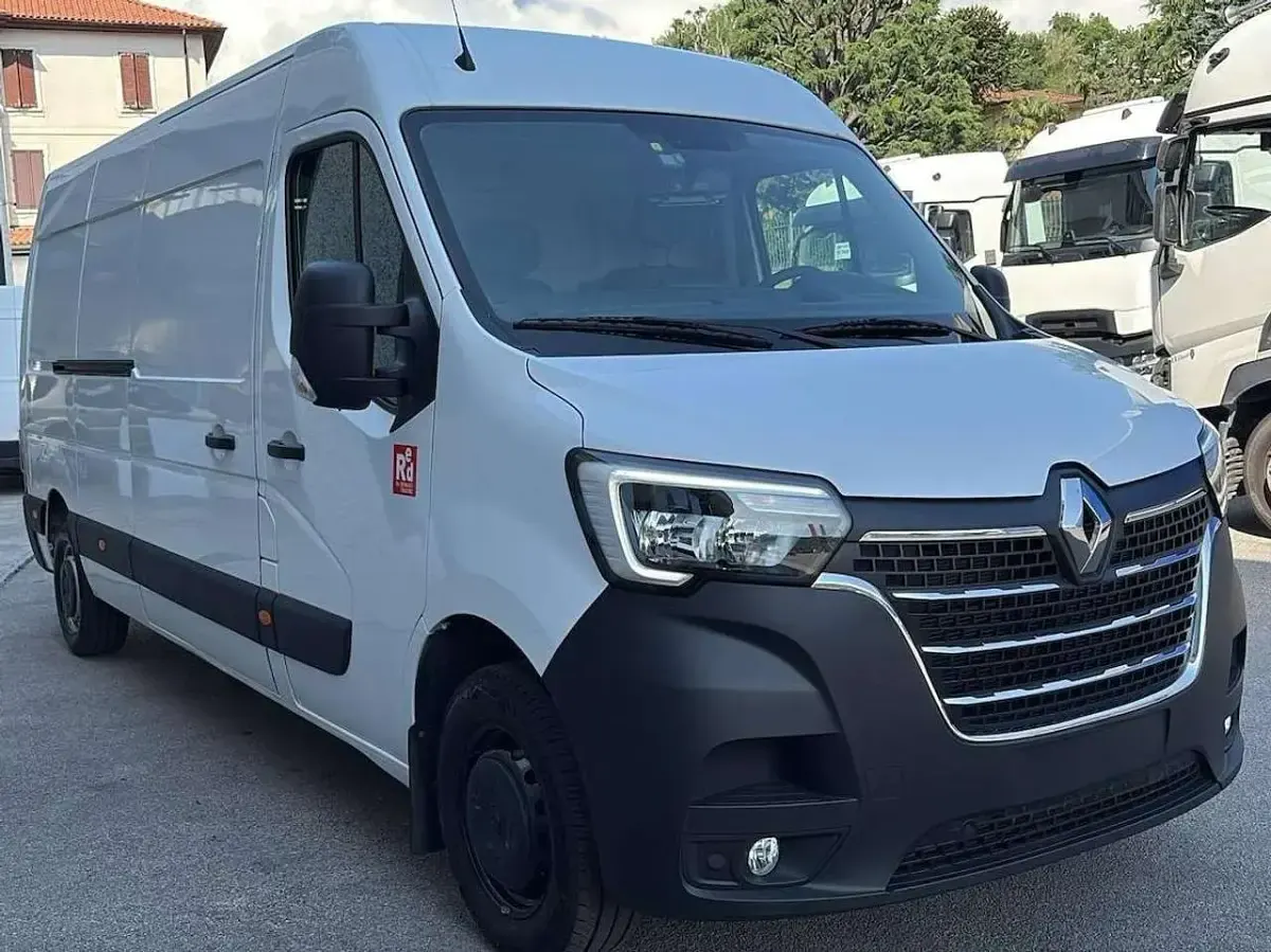 Usata Renault Master 150 CV (110 kW) 2023 Bianco Monovolume