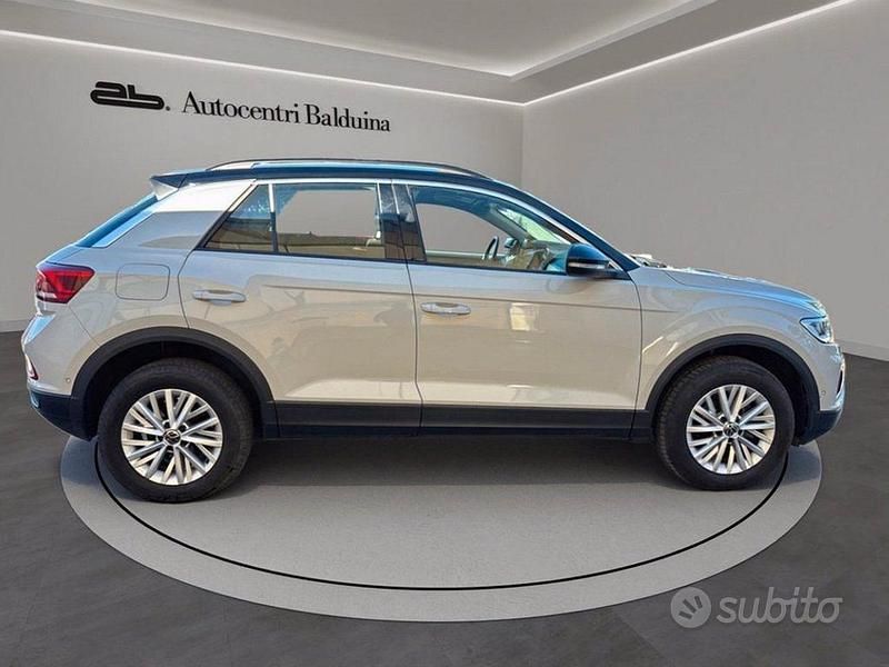 Usata VW T-Roc Life 110 CV (80 kW) 2023 Grigio SUV