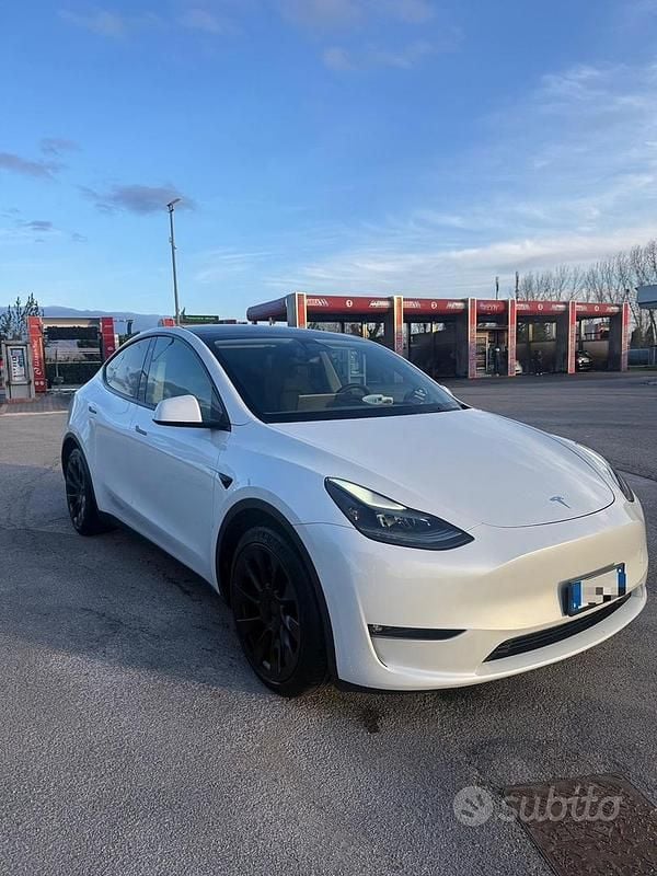 Bianco Usata 2023 Tesla Model Y Long Range AWD SUV | 35.000 € (Ottimo prezzo) - Immagine 1/4