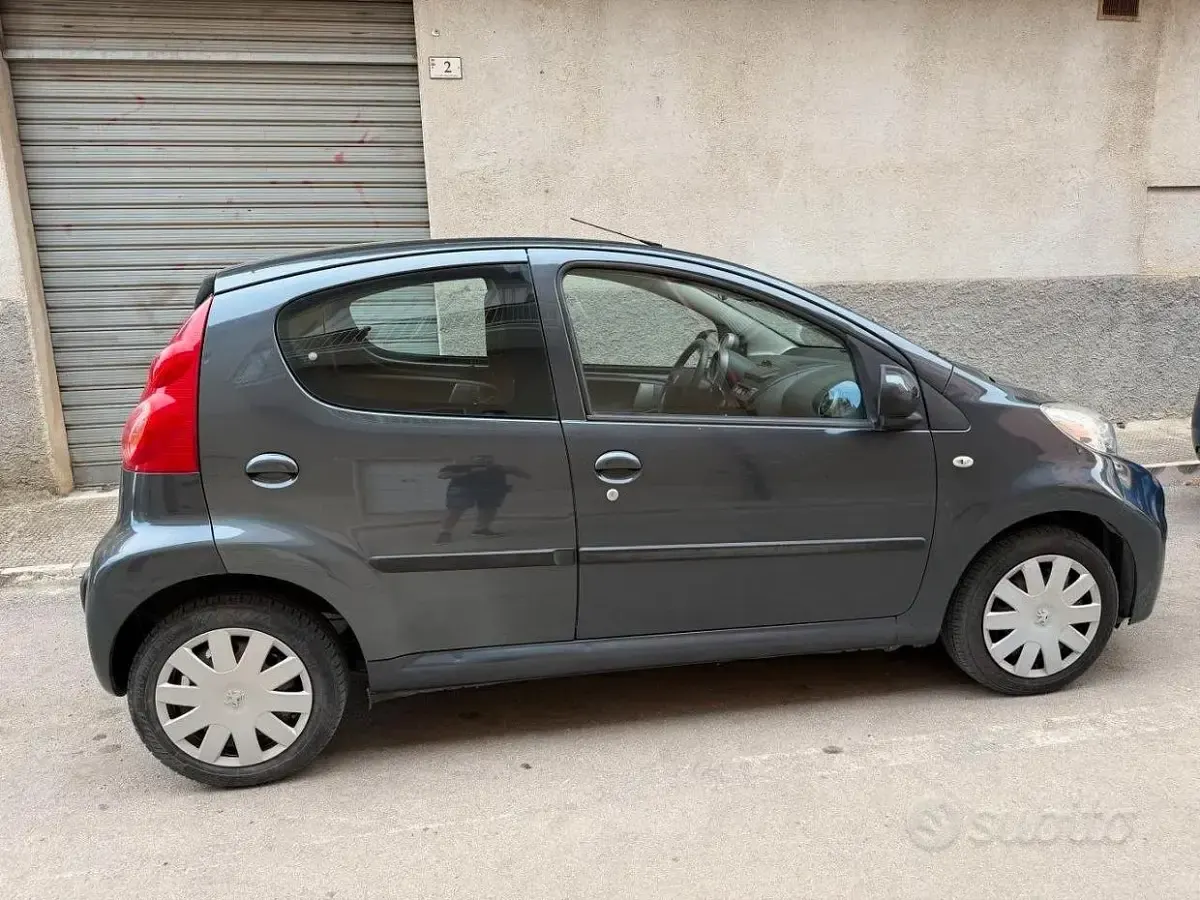 Usata Peugeot 107 68 CV (50 kW) 2010 Nero Utilitaria