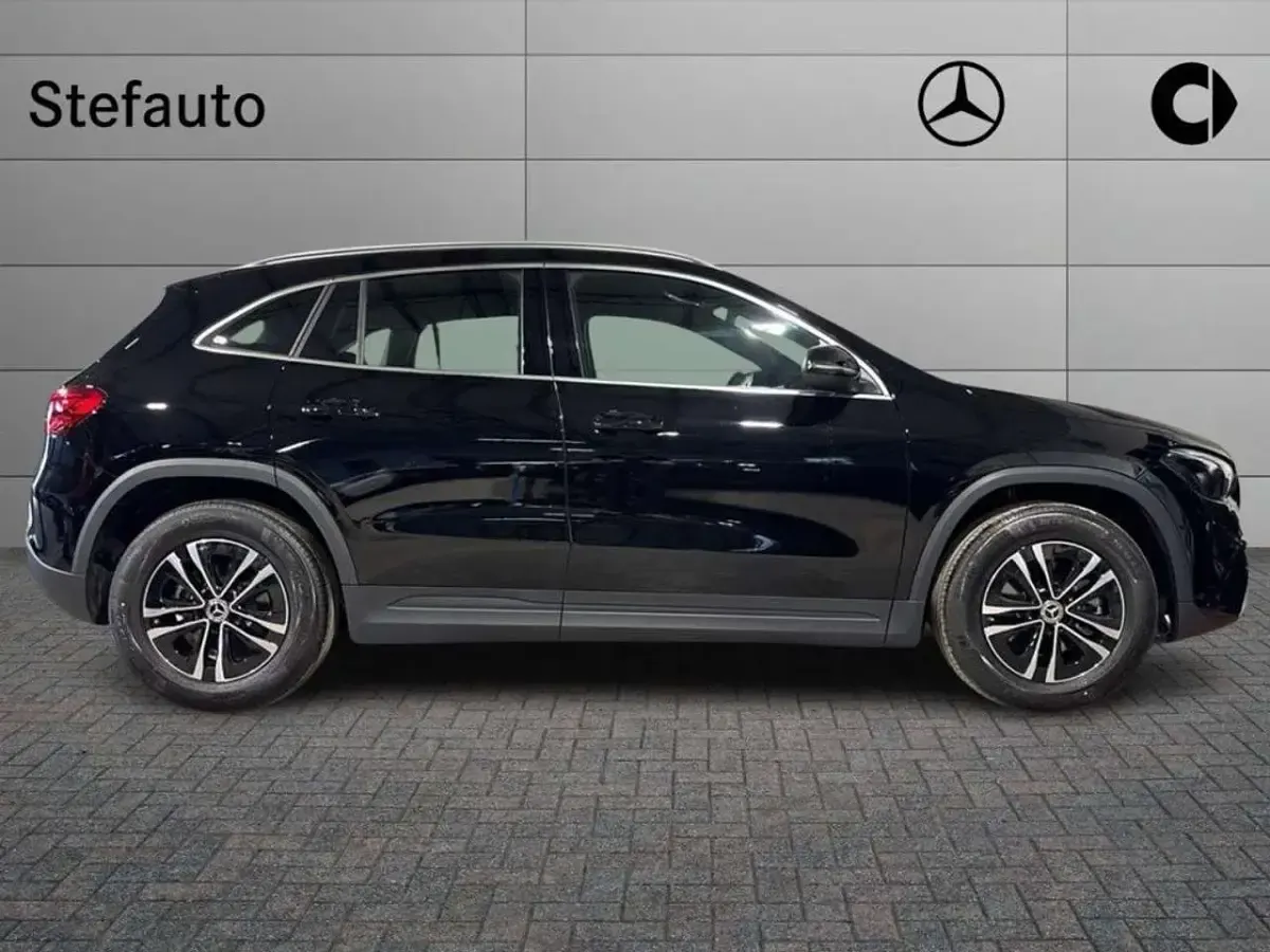 Nuova Mercedes GLA180 Executive 116 CV (85 kW) 2026 Nero notte SUV